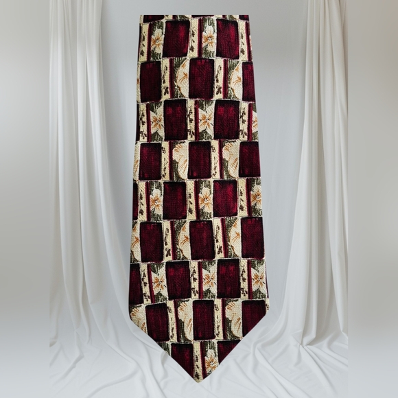 Burgandy Cream Mens Tie 100% Silk - Picture 2 of 4